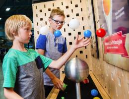 Learn about flight using the Bernoulli Principle interactive 